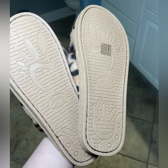 SHEIN Leopard Print Faux Fur Slippers Size 8.5 - Picture 9 of 9